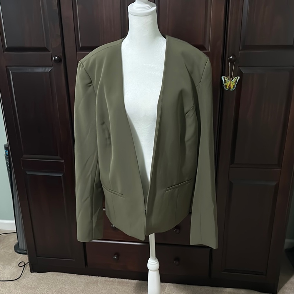 Halogen Olive Green Blazer with Tailored Fit